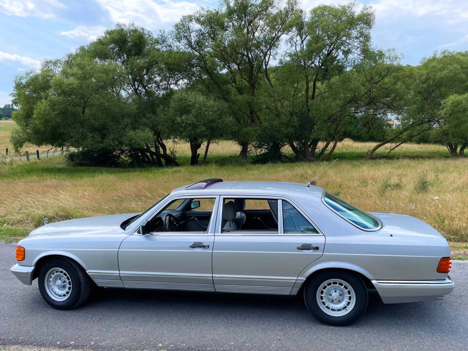 Image 3/24 of Mercedes-Benz 500 SEL (1982)