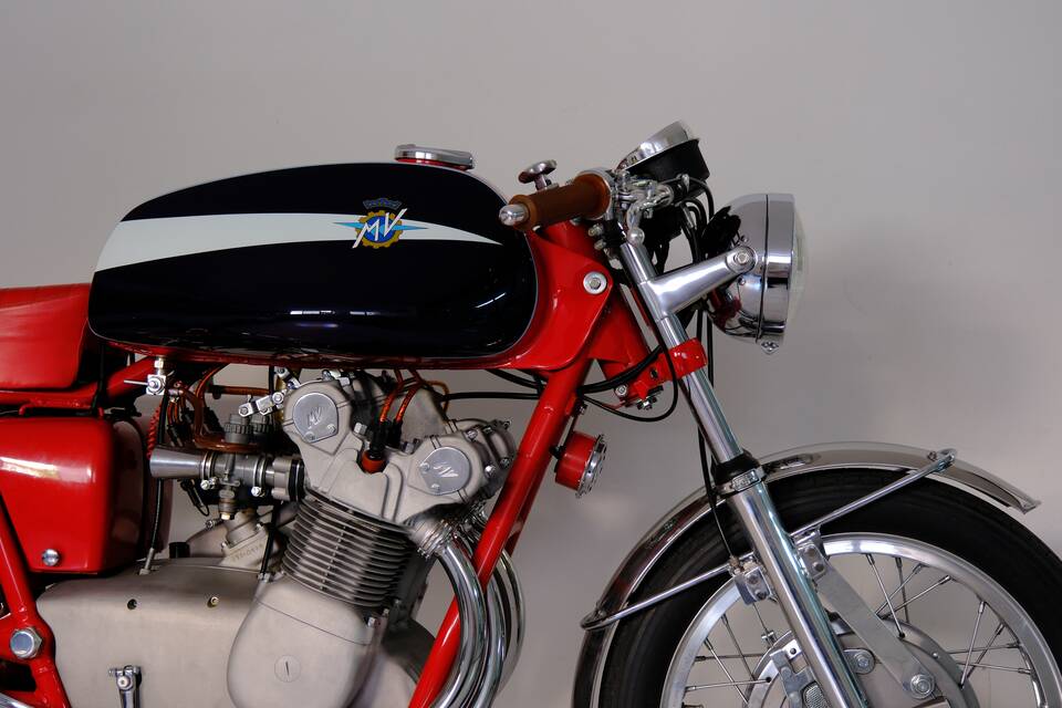 Image 4/99 of MV Agusta 750 Sport (1971)