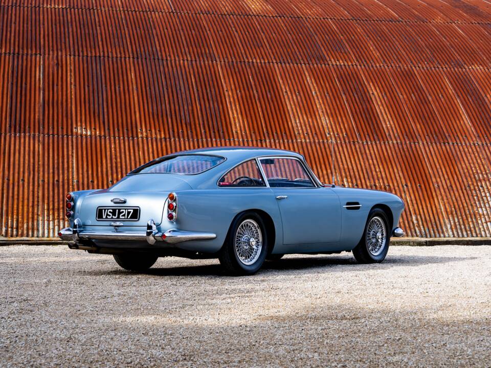 Afbeelding 2/46 van Aston Martin DB 4 (1962)