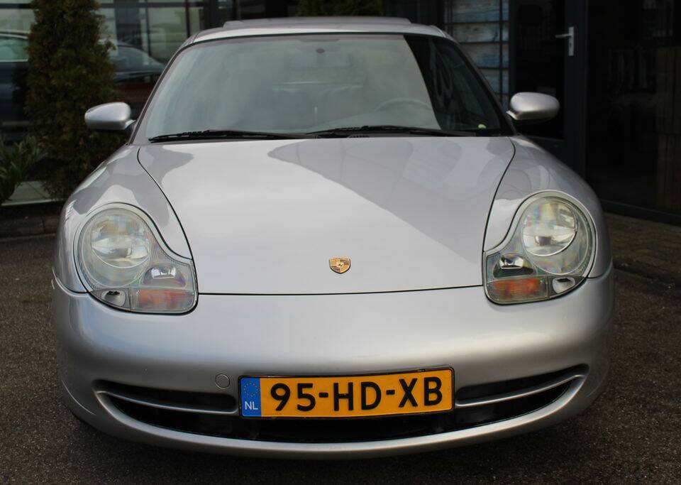 Image 4/8 of Porsche 911 Carrera (1998)