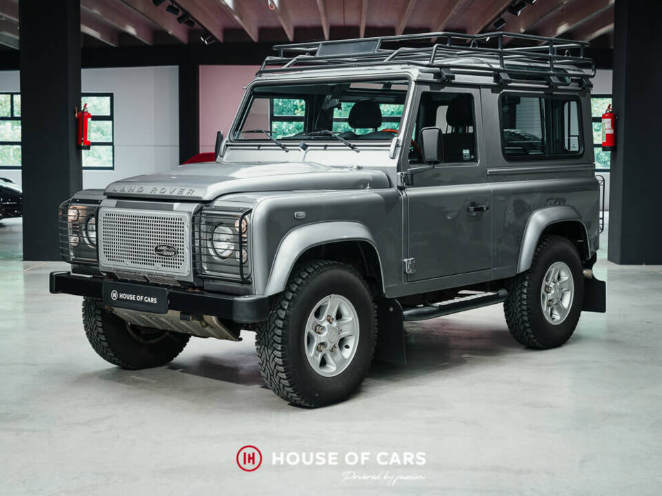 Image 2/25 of Land Rover Defender 90 (2013)