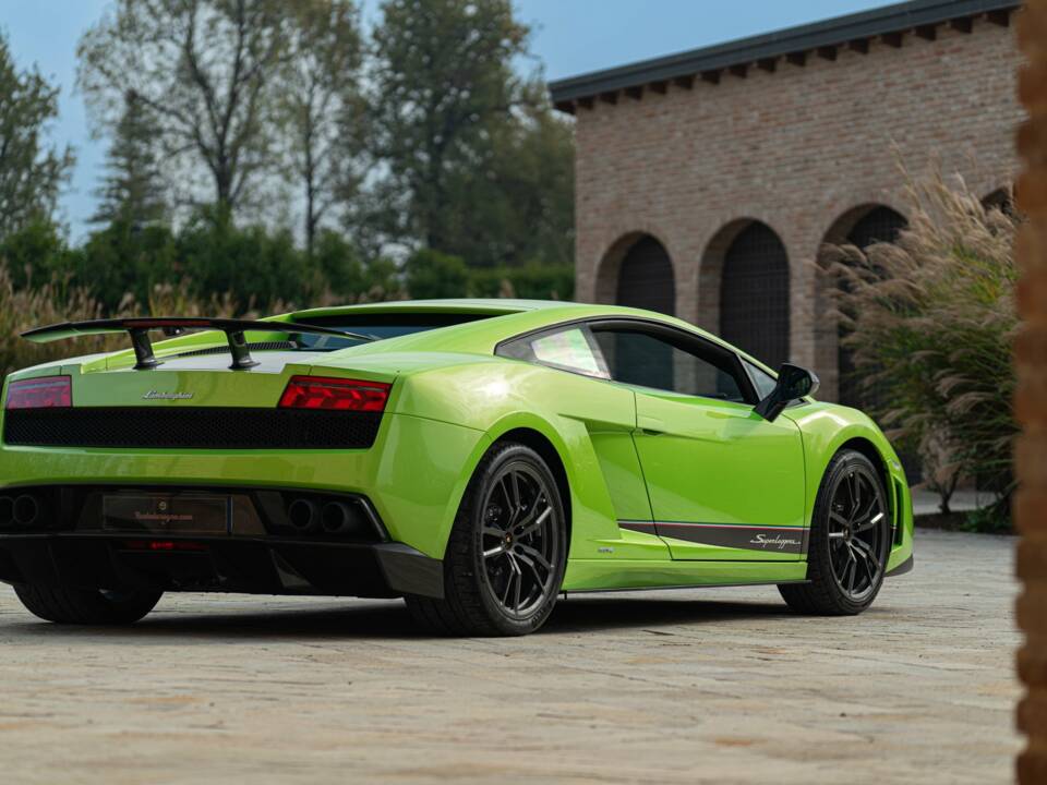 Image 16/50 of Lamborghini Gallardo LP 570-4 Superleggera (2011)