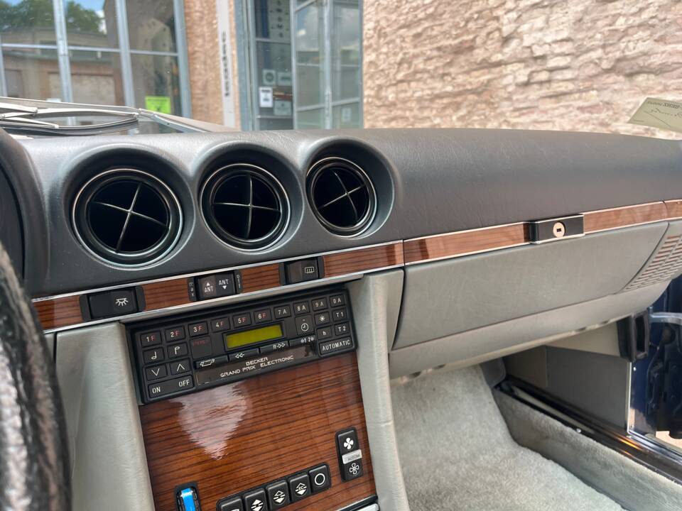 Afbeelding 75/146 van Mercedes-Benz 380 SL (1982)