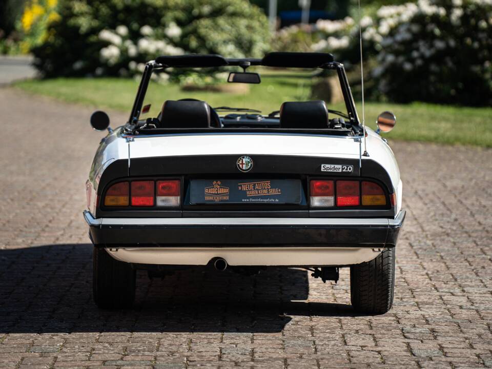 Image 21/40 of Alfa Romeo 2.0 Spider (1987)
