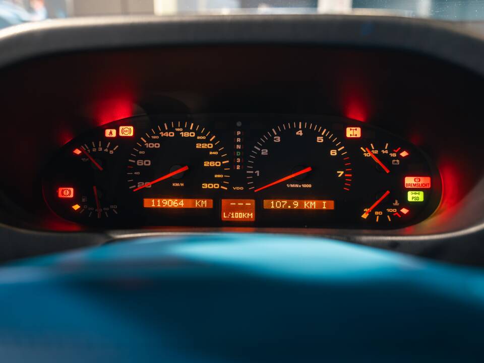 Image 18/33 of Porsche 928 GTS (1992)