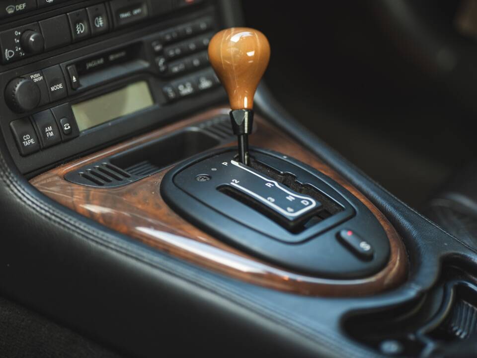 Imagen 16/50 de Jaguar XK8 4.0 (2000)