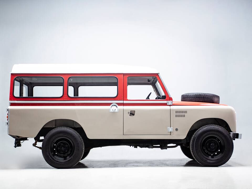 Afbeelding 6/33 van Land Rover 109 (1989)