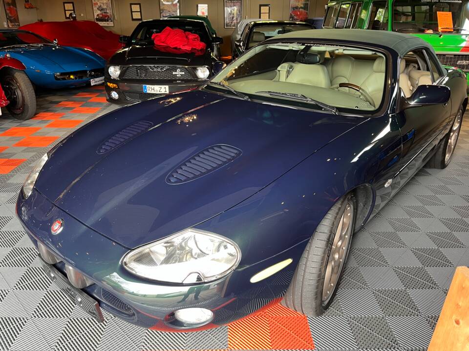 Immagine 6/20 di Jaguar XKR (2001)