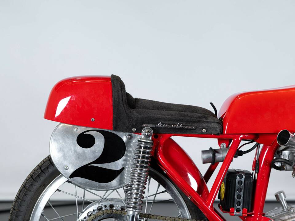 Image 16/34 of Ducati 125 Sport (1957)