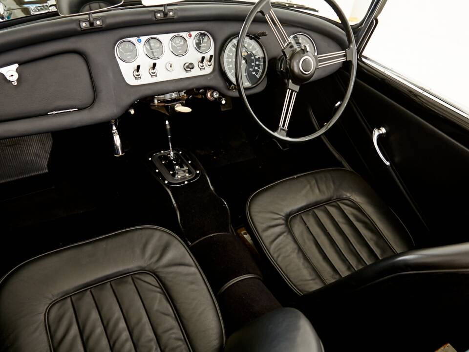 Immagine 6/19 di Daimler SP 250 (1964)