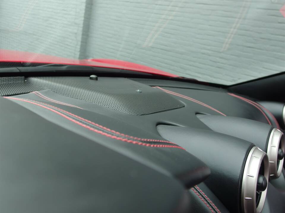 Immagine 61/98 di Ferrari California 30 (2013)