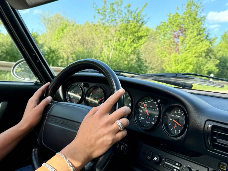 Bild 35/35 von Porsche 911 Carrera 2 (1993)