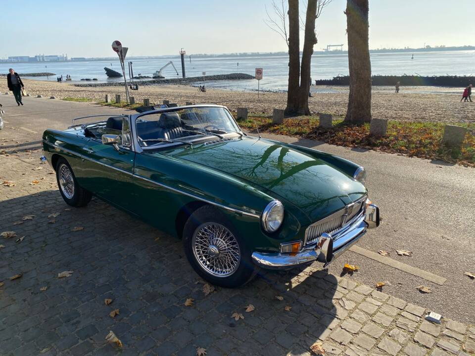 Image 5/17 of MG MGB (1979)
