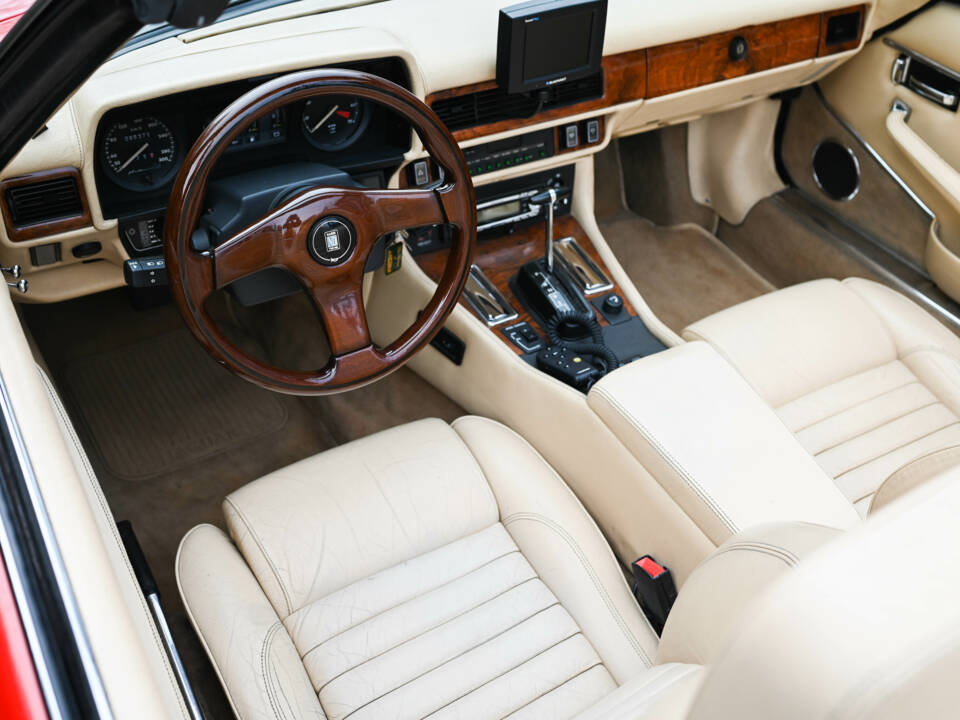 Image 32/45 of Jaguar XJ-S Convertible (1990)
