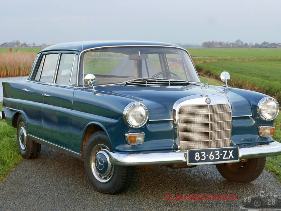 Image 28/37 of Mercedes-Benz 200 (1967)