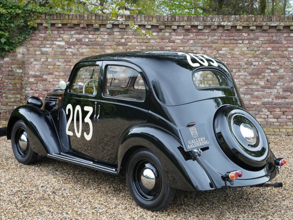 Image 2/50 of FIAT 1100 B (1947)