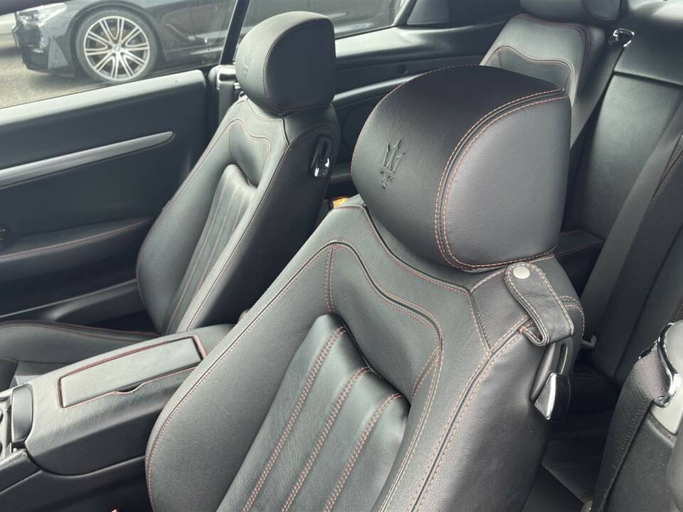 Image 12/42 de Maserati GranCabrio 4.7 (2010)