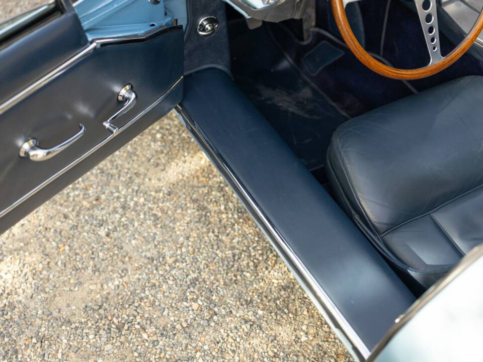 Image 37/50 de Jaguar Type E 3.8 (1964)