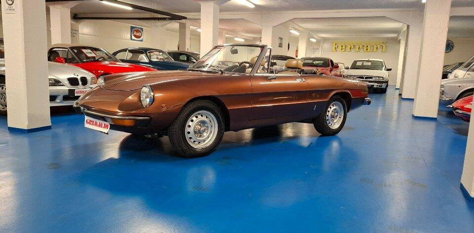 Image 4/43 de Alfa Romeo Spider Veloce 2000 (1982)