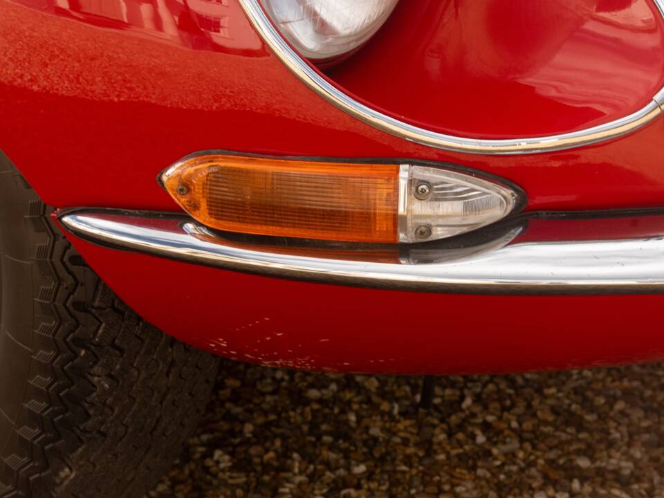 Image 34/50 de Jaguar E-Type (1967)