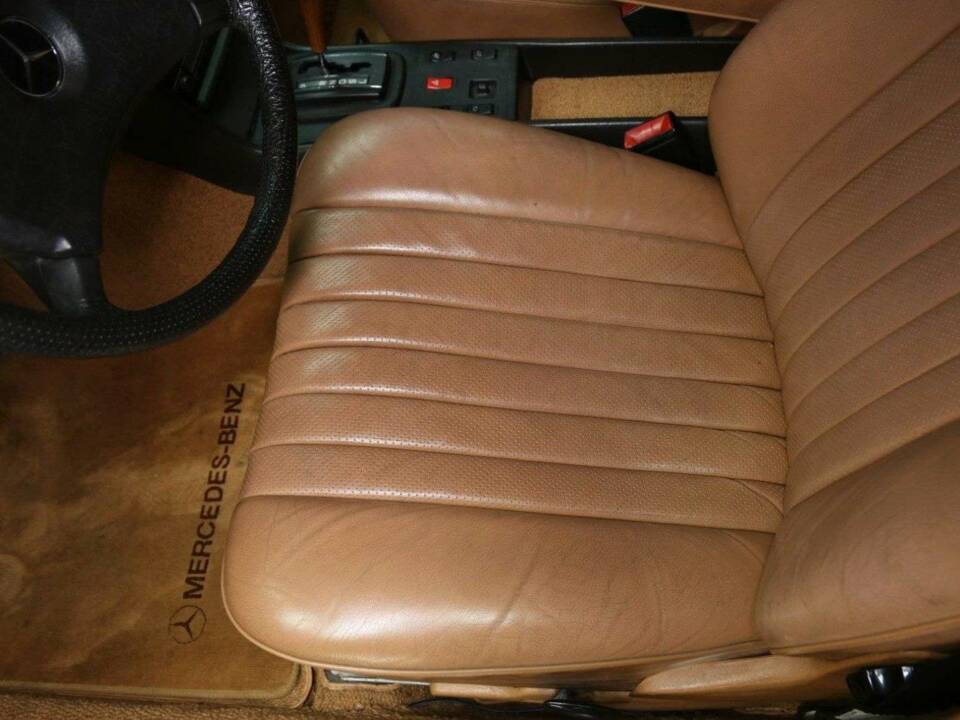 Bild 17/49 von Mercedes-Benz 250 lang (1985)