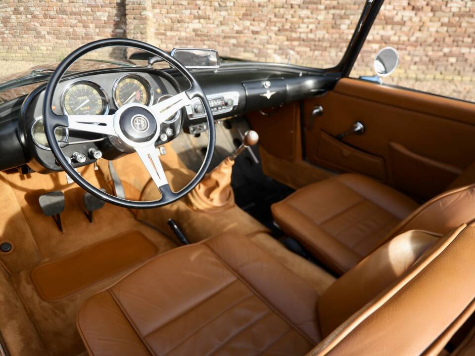 Bild 3/50 von Alfa Romeo 2000 Spider (1961)