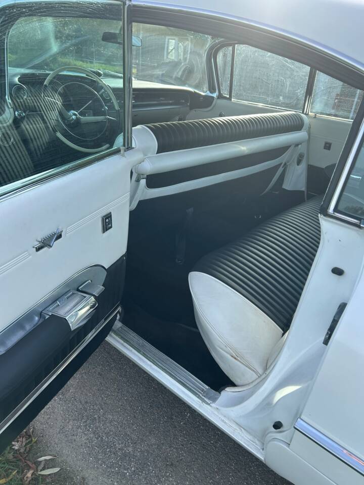 Image 17/56 of Cadillac Sedan DeVille (1959)