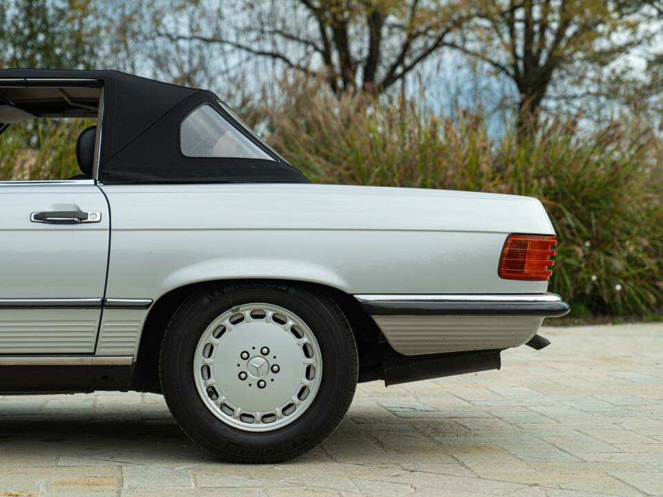 Image 19/50 of Mercedes-Benz 300 SL (1988)