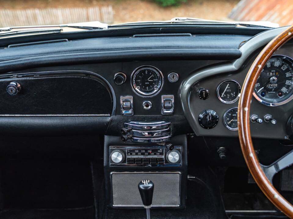 Bild 29/39 von Aston Martin DB 6 (1967)