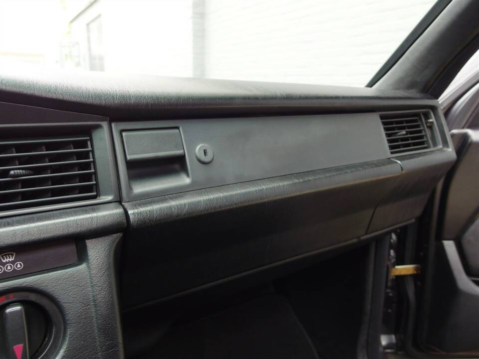 Immagine 49/98 di Mercedes-Benz 190 E 2.3-16 (1985)