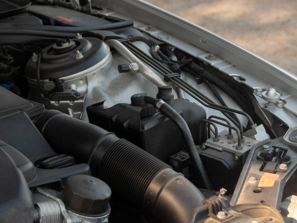 Image 48/50 of Mercedes-Benz CL 500 (2002)