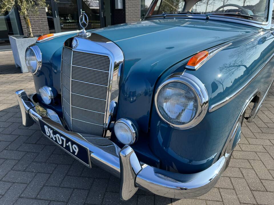Afbeelding 6/16 van Mercedes-Benz 220 SE (1960)