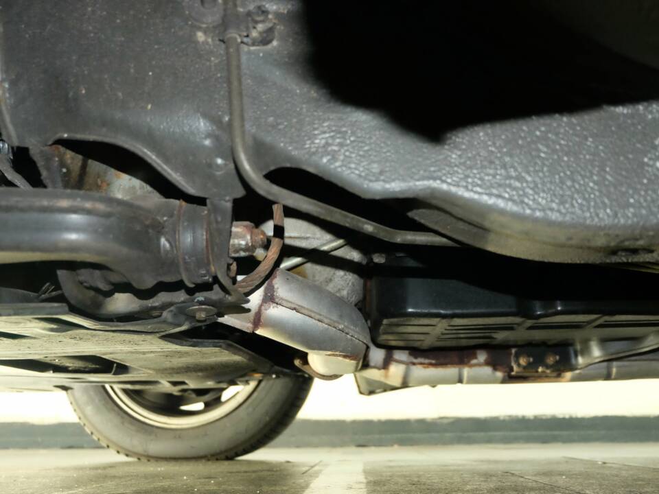 Image 27/32 de Mercedes-Benz 400 E (1991)