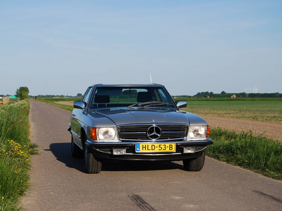 Image 9/87 of Mercedes-Benz 280 SL (1982)