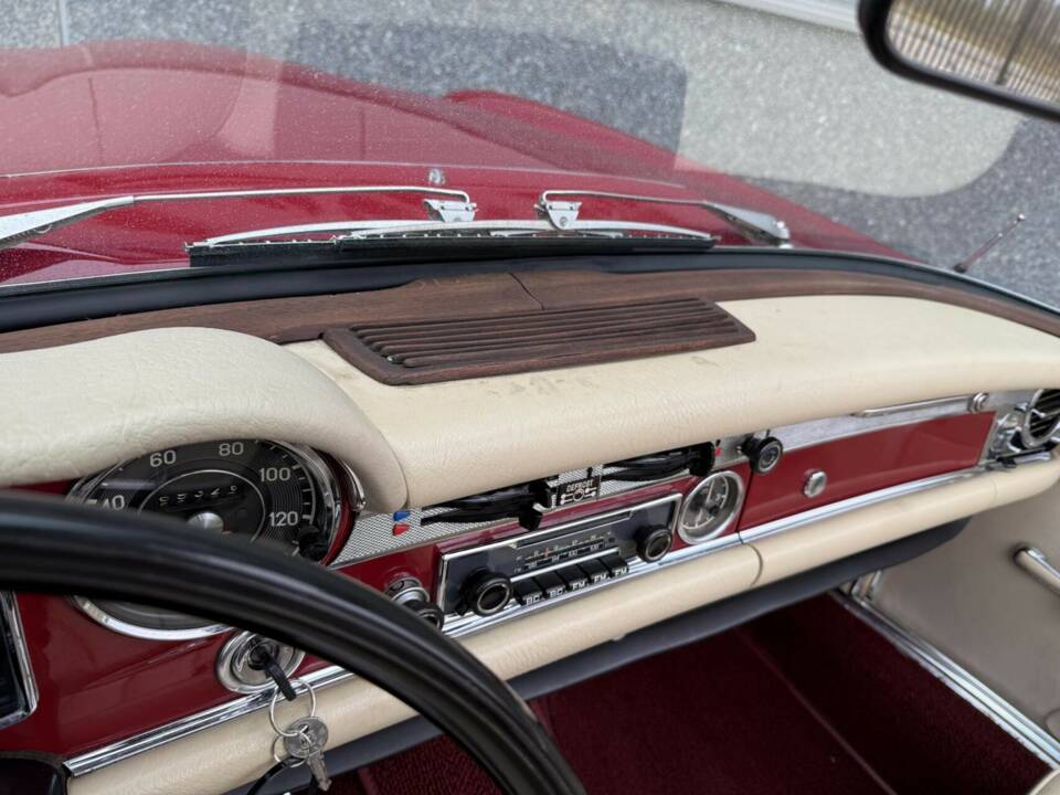 Image 37/50 of Mercedes-Benz 280 SL (1971)