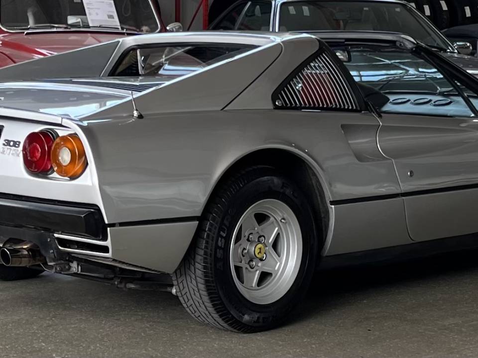 Image 7/37 de Ferrari 308 GTSi (US) (1980)