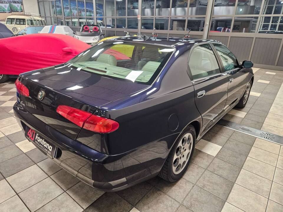 Immagine 6/16 di Alfa Romeo 166 2.0 V6 TB (2000)