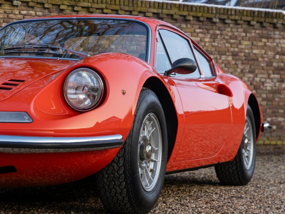 Image 24/50 de Ferrari Dino 246 GT (1970)