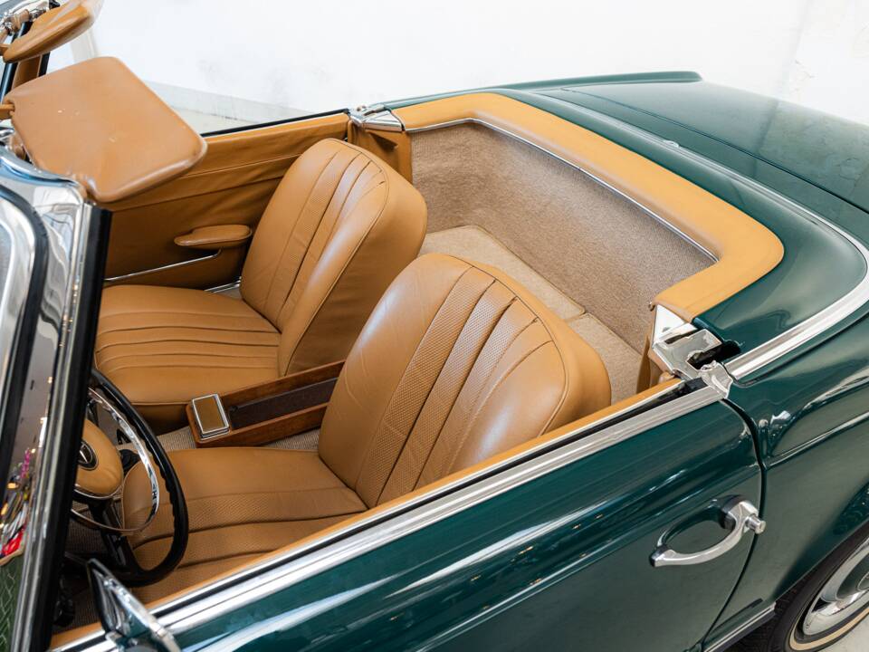 Immagine 18/32 di Mercedes-Benz 250 SL (1967)