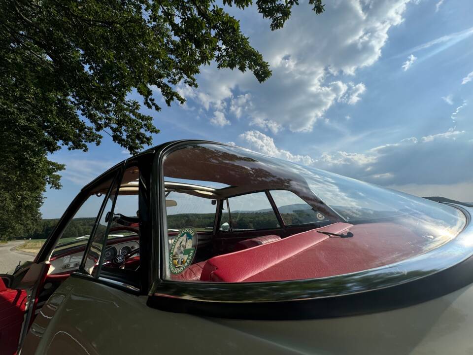Image 16/45 of Volkswagen Karmann Ghia 1600 L (1966)