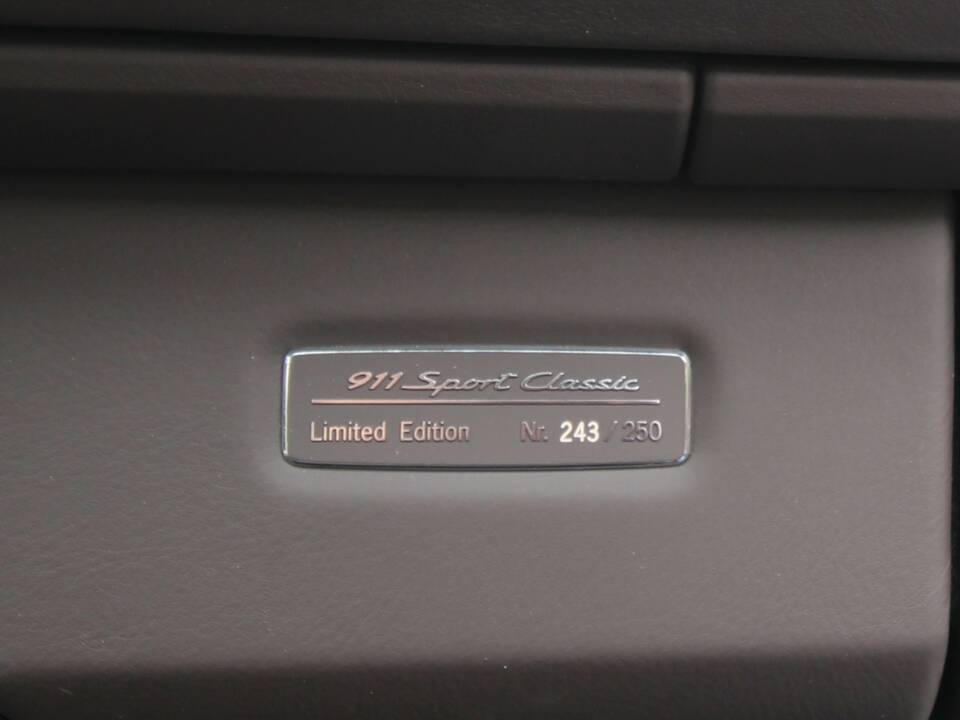 Image 8/10 de Porsche 911 Sport Classic (2010)
