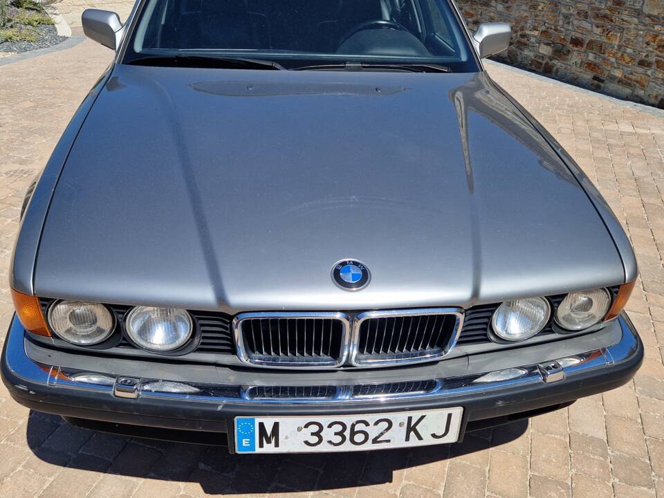 Image 5/40 of BMW 750iL (1989)