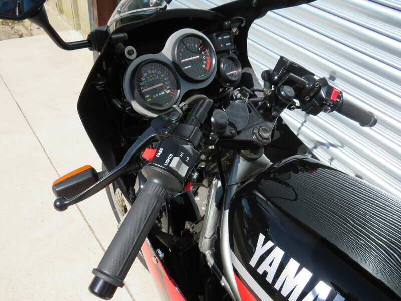 Immagine 11/44 di Yamaha RD 350 LC (1989)