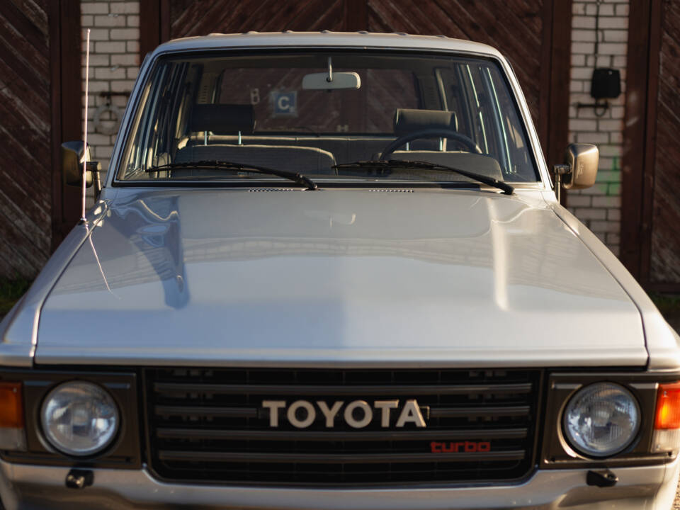 Image 3/100 of Toyota Land Cruiser HJ61 GX (1987)