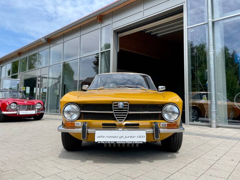 Afbeelding 23/25 van Alfa Romeo Giulia GT 1300 Junior (1971)