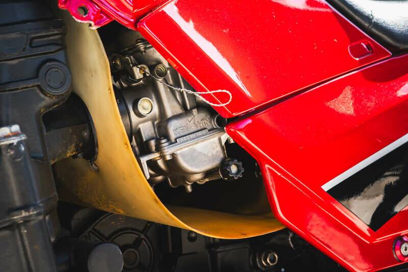 Image 35/50 of Kawasaki GPX 750R (1987)