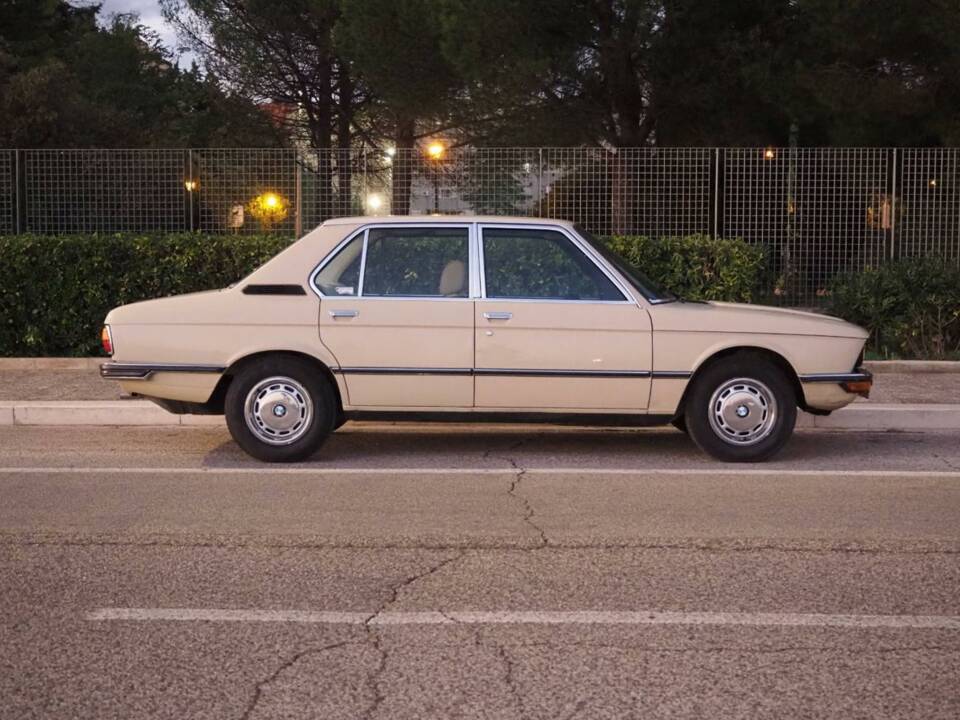 Image 3/50 of BMW 525 (1975)