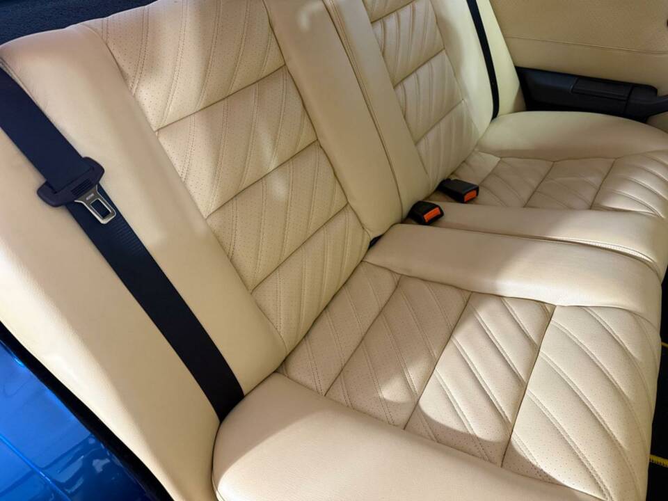 Image 42/50 of Lancia Delta HF Integrale 16V (1994)