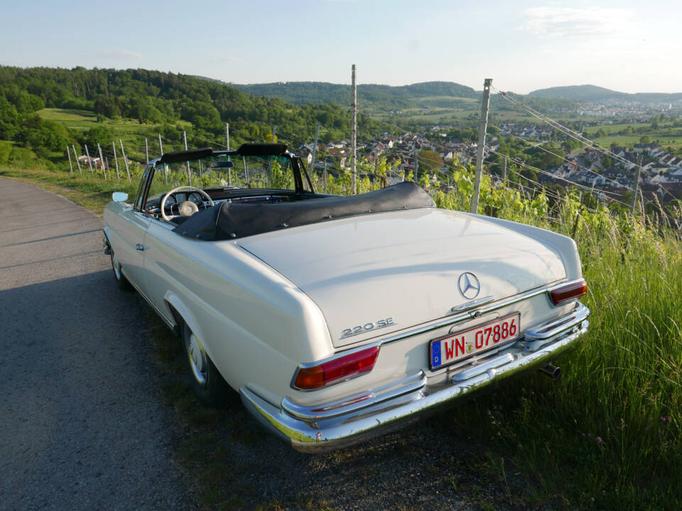 Imagen 9/56 de Mercedes-Benz 220 SE b (1962)