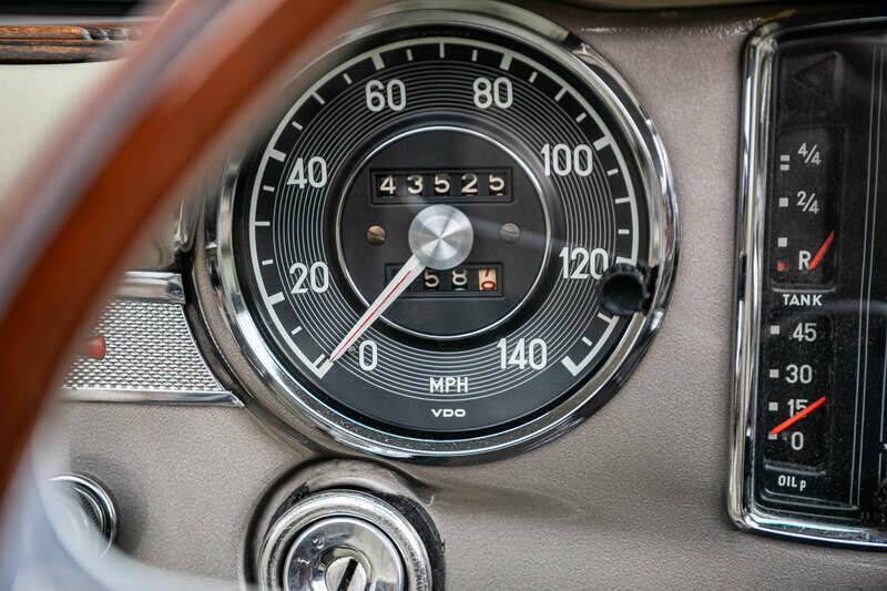 Image 34/37 of Mercedes-Benz 280 SL (1970)